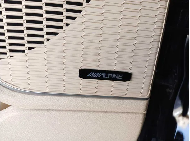 Car image 23