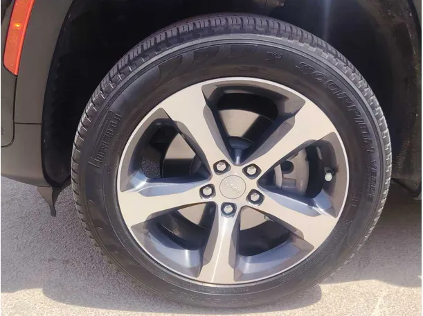 Car image 10