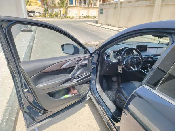 Car image 11