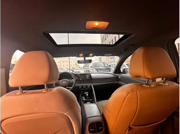 Car image 15