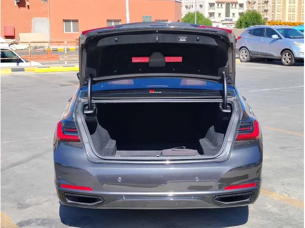Car image 25