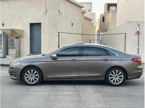 Car image 7
