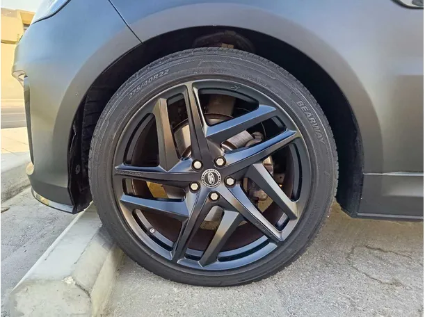 Car image 10