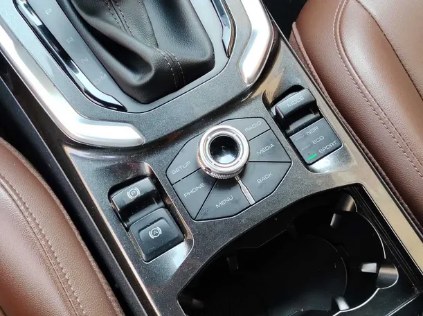 Car image 19