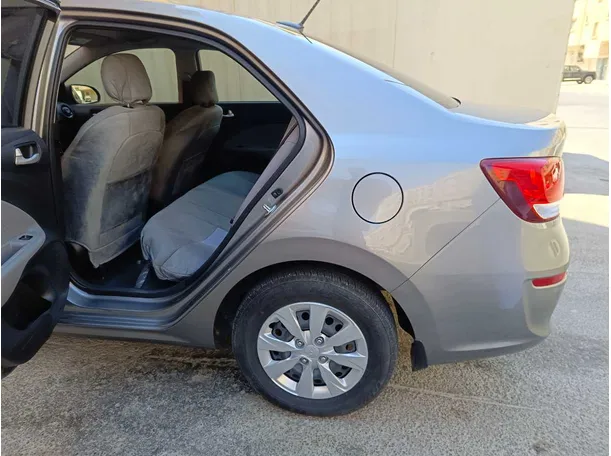 Car image 15