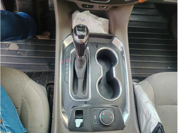 Car image 27