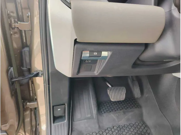 Car image 39