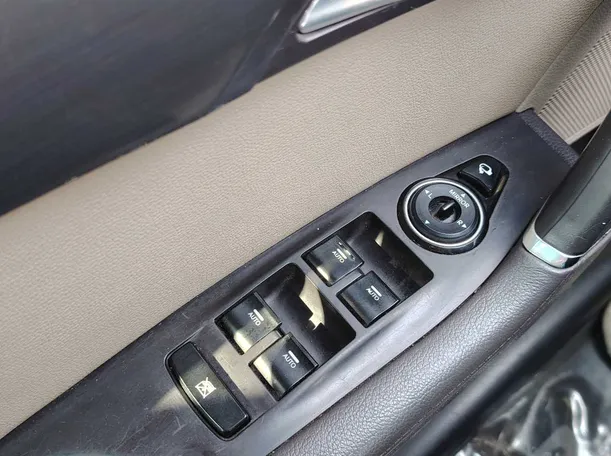Car image 33