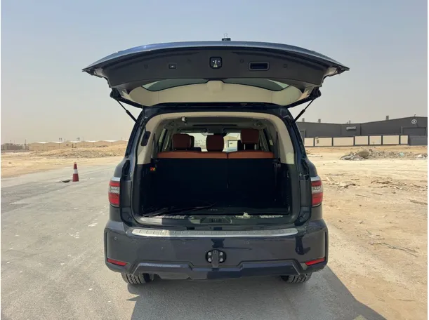 Car image 19