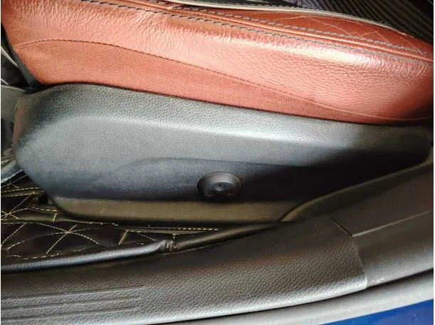 Car image 37