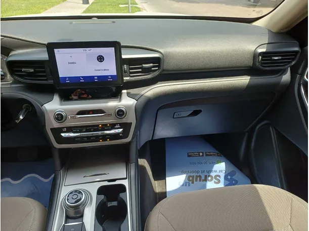 Car image 14