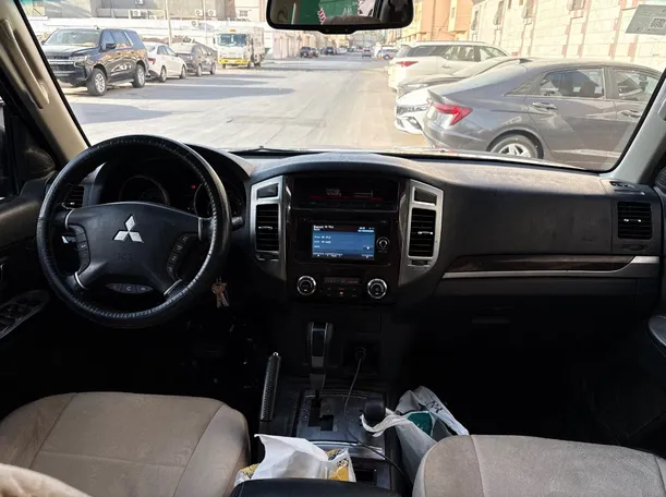 Car image 18