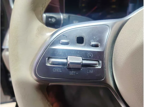Car image 33