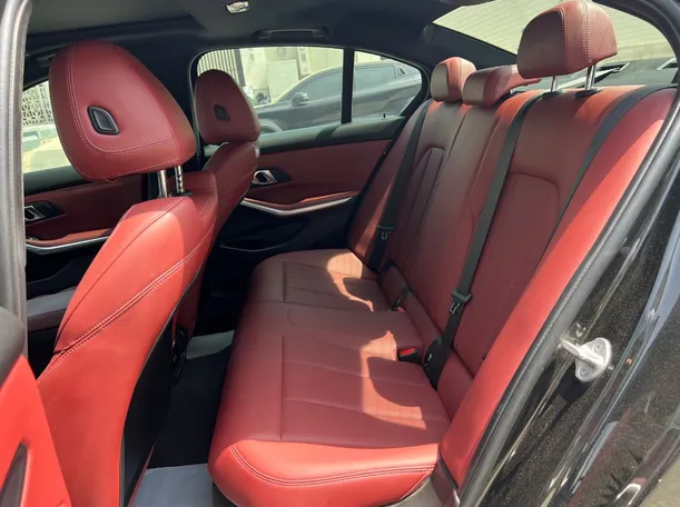 Car image 14
