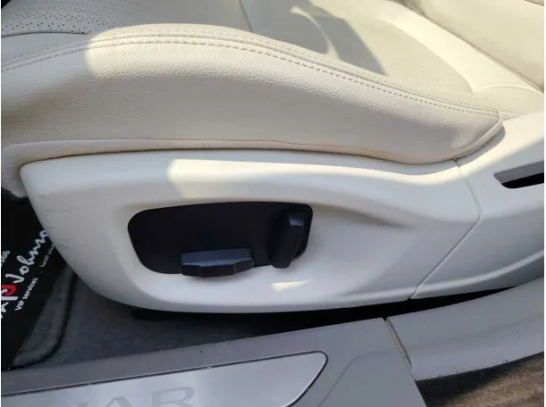 Car image 36