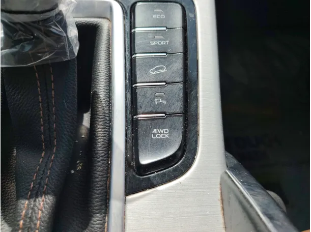 Car image 28