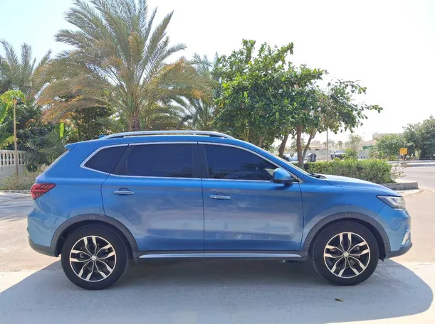 Car image 8