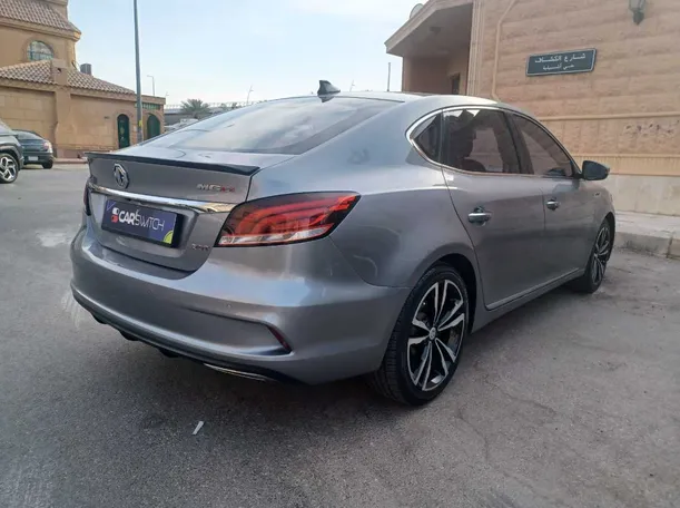 Car image 5