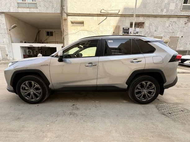 Car image 8