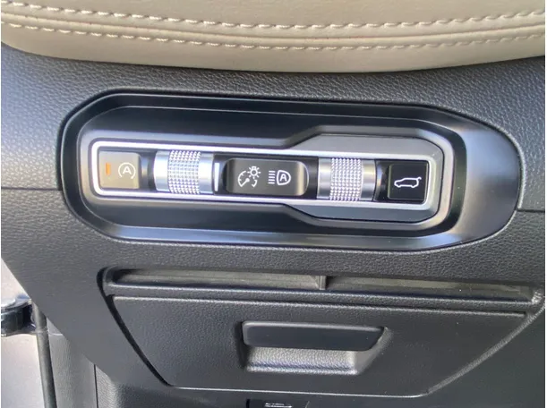 Car image 27