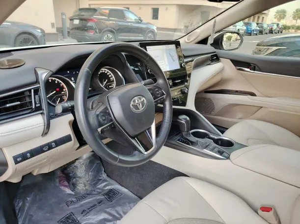 Car image 13