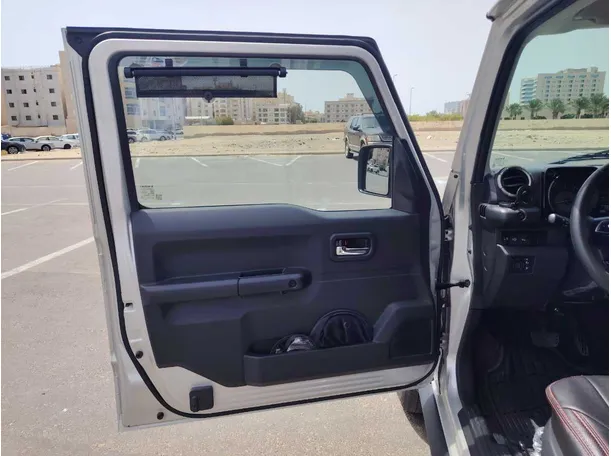 Car image 10