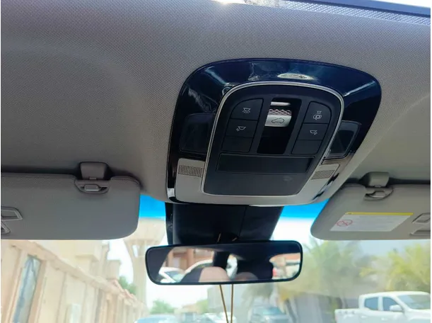 Car image 30
