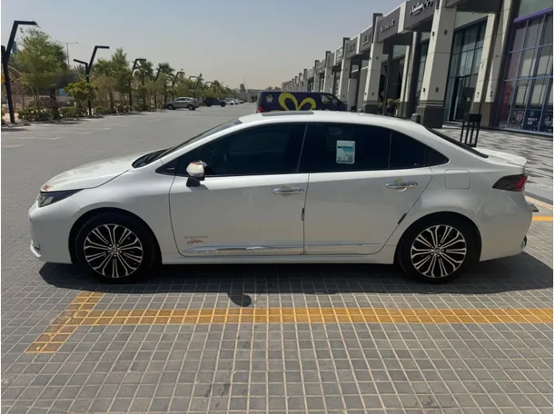 Car image 8