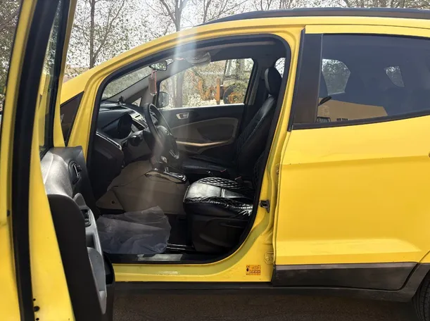 Car image 12