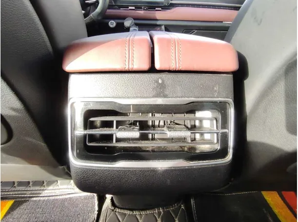 Car image 24