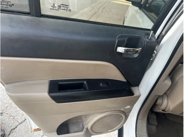 Car image 25
