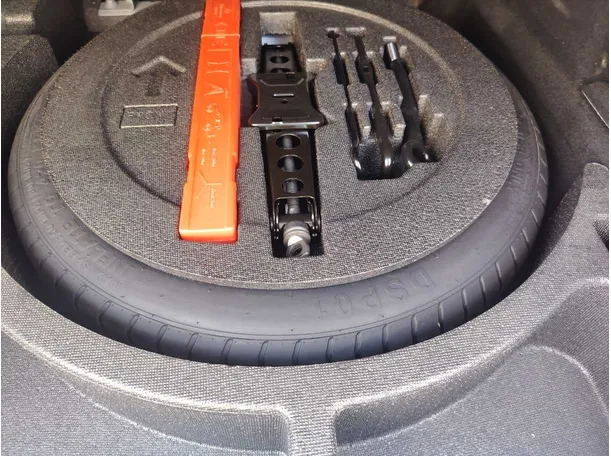 Car image 29