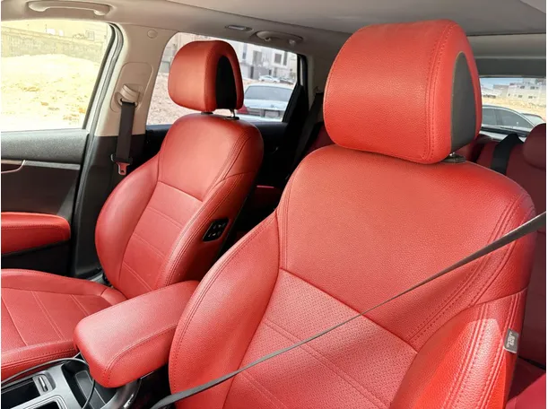 Car image 12