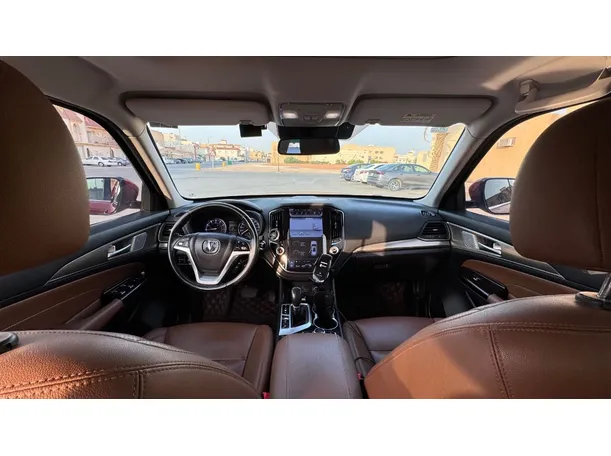 Car image 15