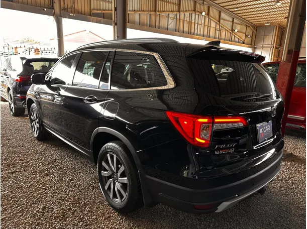 Car image 7