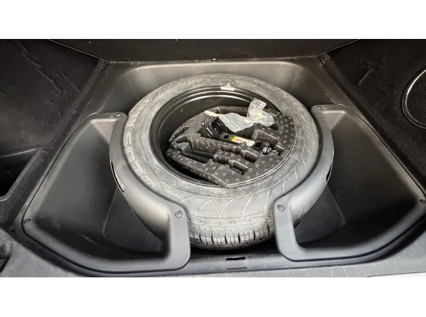 Car image 27