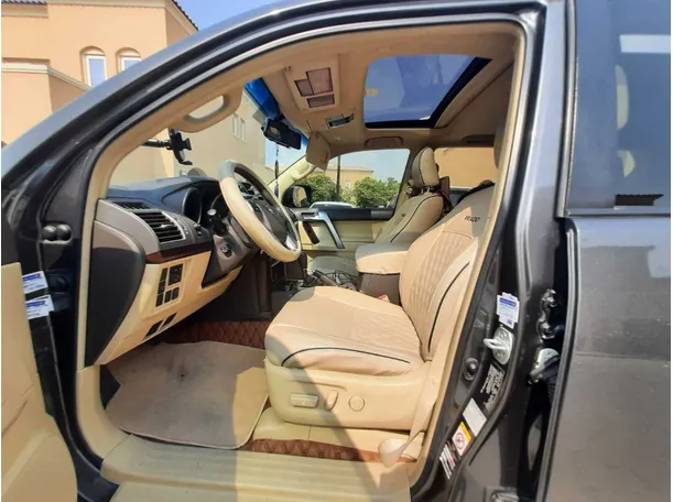 Car image 13