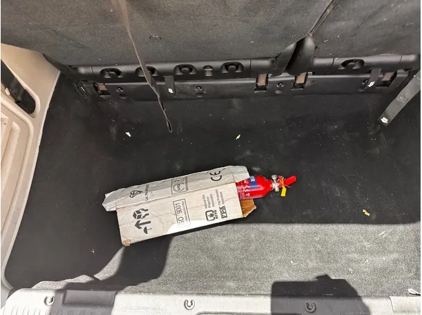 Car image 24