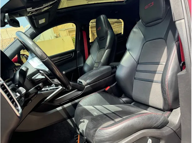 Car image 11