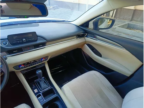 Car image 29