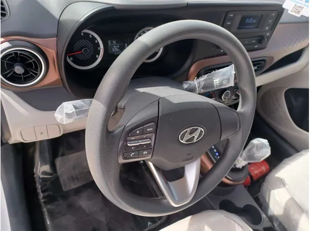 Car image 18