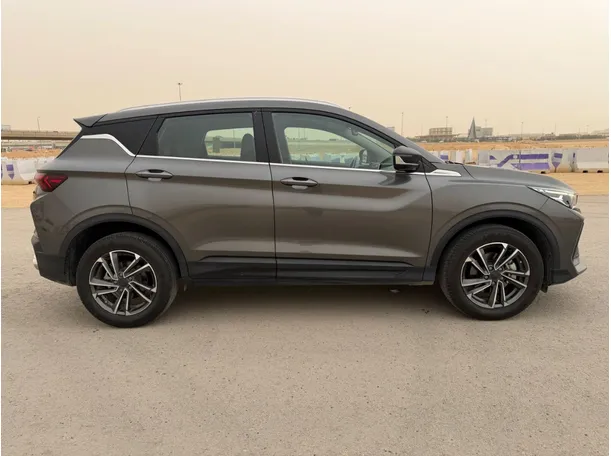 Car image 4