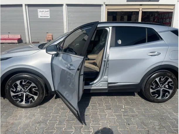 Car image 11