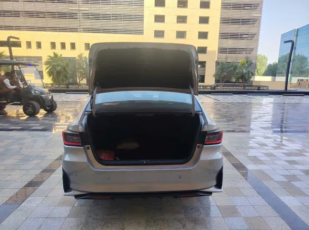 Car image 24