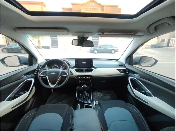 Car image 18