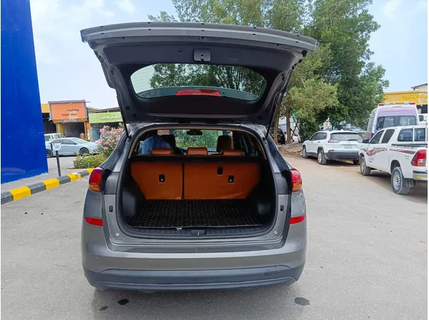 Car image 27