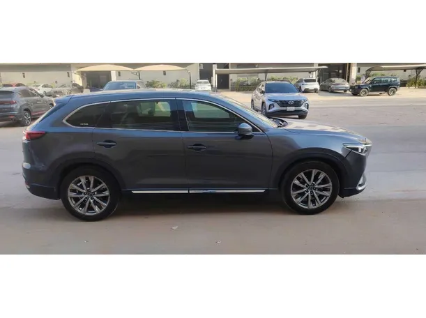 Car image 4