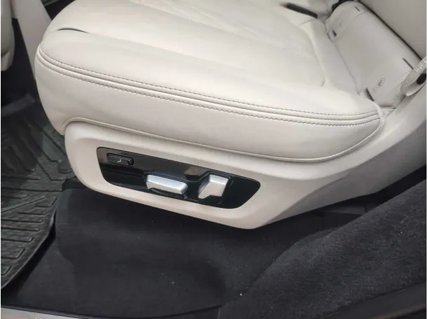 Car image 28