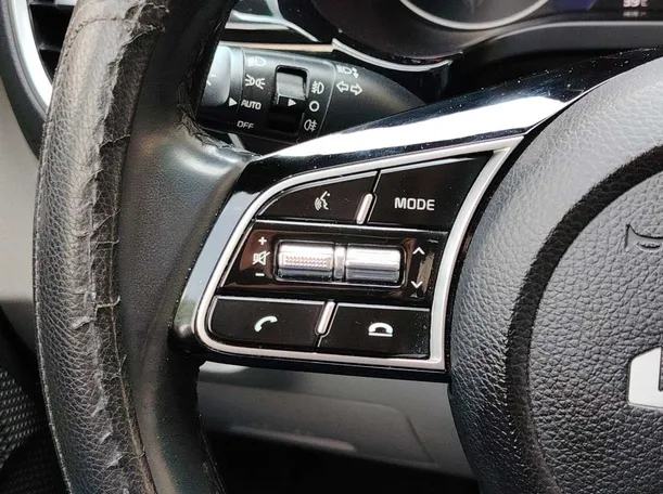 Car image 27