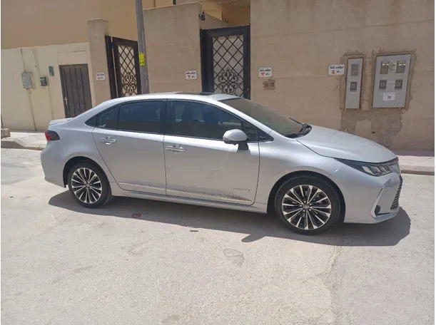 Car image 4